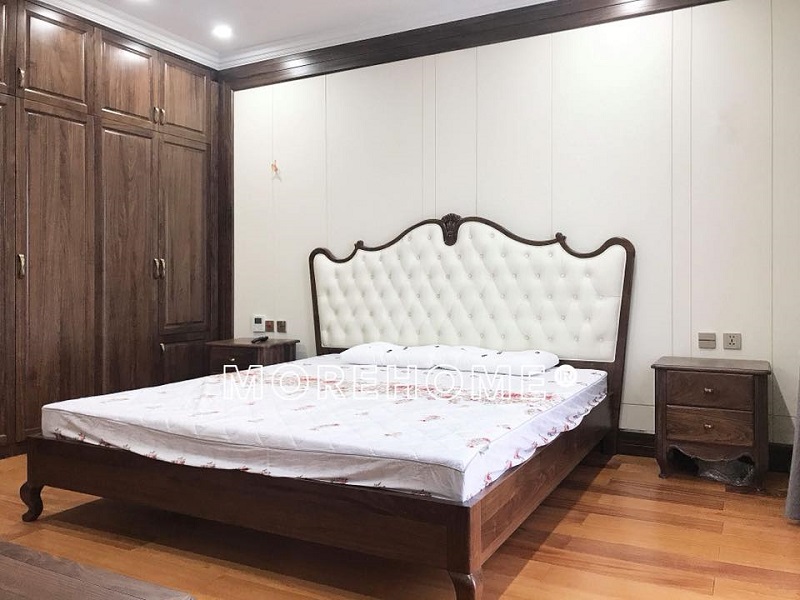 Mẫu giường ngủ óc chó cao cấp với thiết kế theo phong cách tân cổ điển sang trọng, đẳng cấp giường ngủ gỗ óc chó