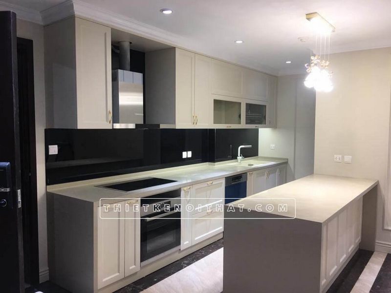 của bạn Kính ốp bếp cường lực trơn màu đen kim sa sẽ làm cho căn bếp của bạn trở nên nổi bật hơn.
