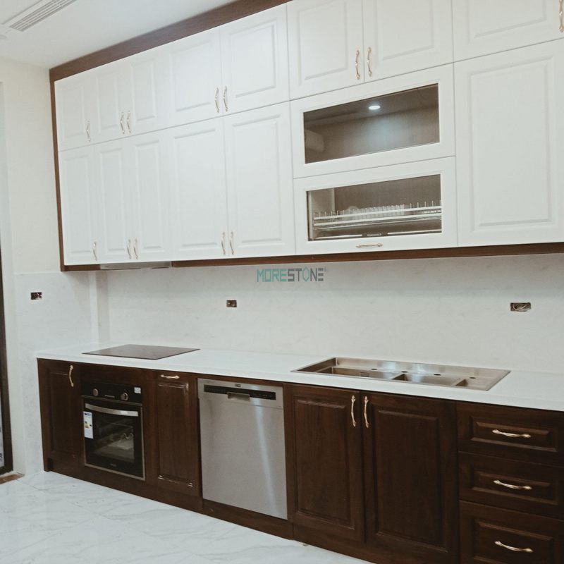 Khi bước vào căn phòng, tủ bếp chữ I giúp tạo nên cảm giác sang trọng, rộng rãi và thoáng mát.