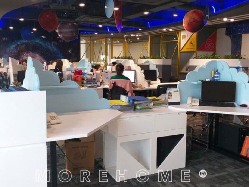 và sang trọngCông ty Nhật Bản đang thi công nội thất văn phòng hiện đại, trẻ trung và sang trọng.